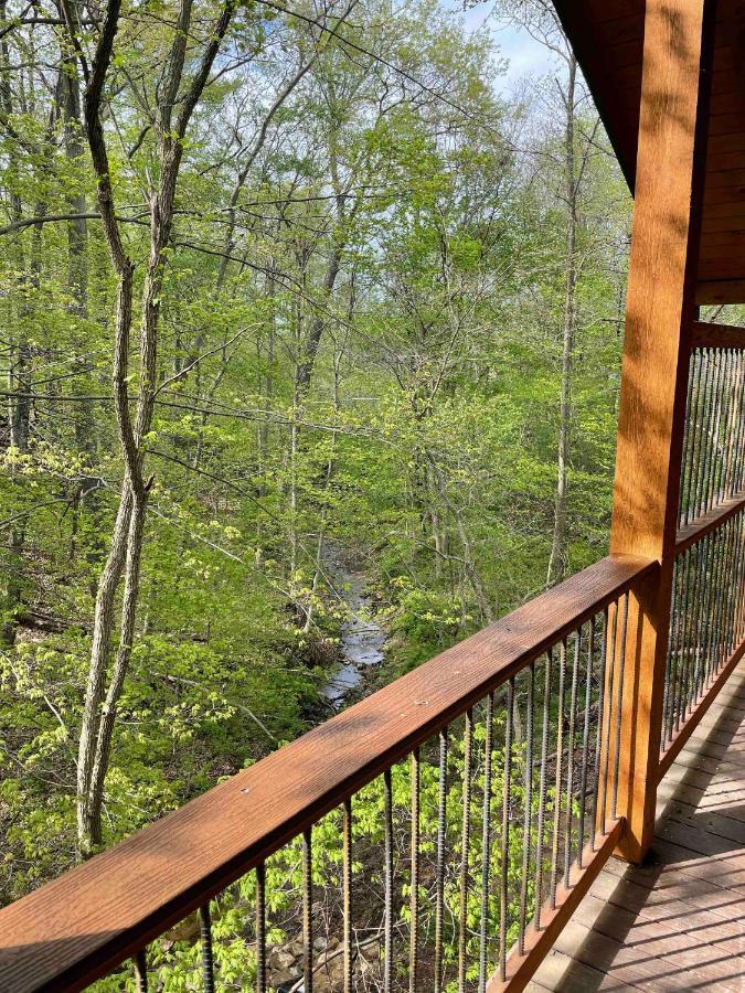 Cricket Hill Treehouse By Amish Country Lodging มิลเลอร์สเบิร์ก ภายนอก รูปภาพ